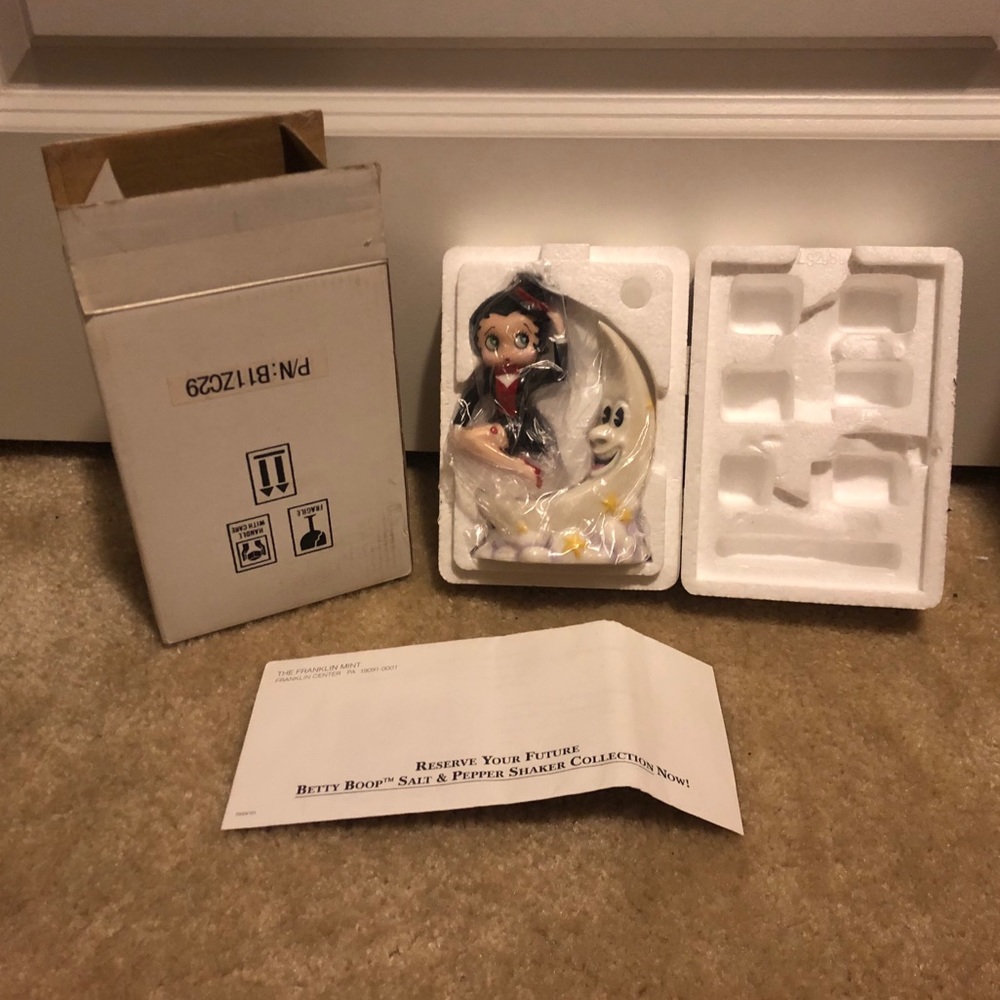 Betty Boop Salt and Pepper Shaker - Moonstruck